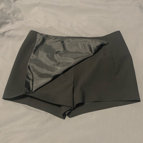 Express Skort - Picture 2 of 5